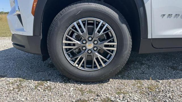 Photo of 2026 Summit White Chevrolet Traverse