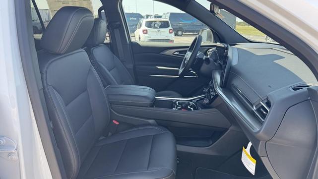 Photo of 2026 Summit White Chevrolet Traverse