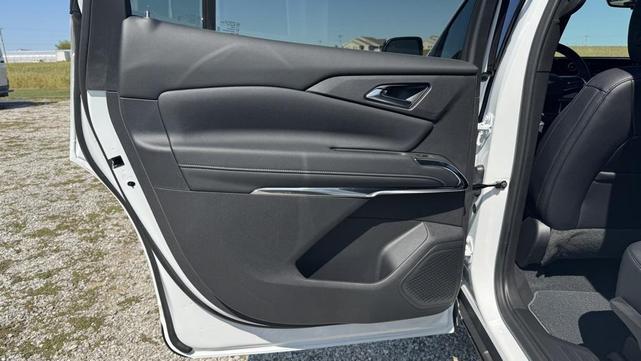 Photo of 2026 Summit White Chevrolet Traverse
