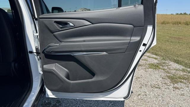 Photo of 2026 Summit White Chevrolet Traverse