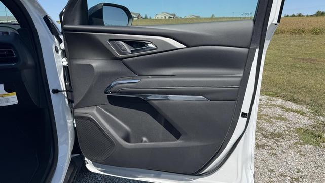 Photo of 2026 Summit White Chevrolet Traverse