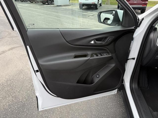 Photo of 2024 Summit White Chevrolet Equinox