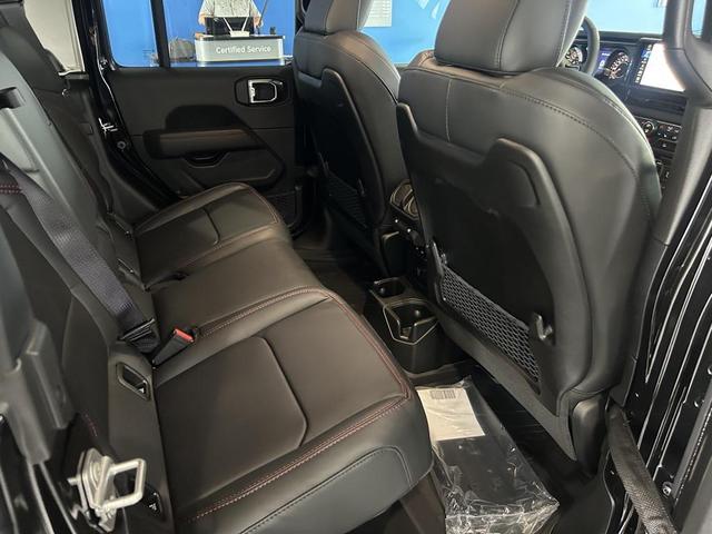 Photo of 2025 Black Clearcoat Jeep Gladiator