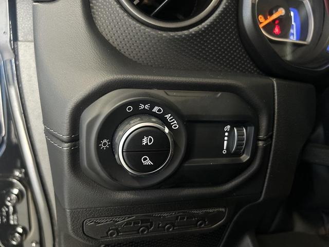Photo of 2025 Black Clearcoat Jeep Gladiator