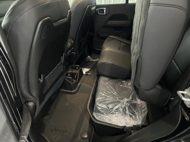 Photo of 2025 Black Clearcoat Jeep Gladiator
