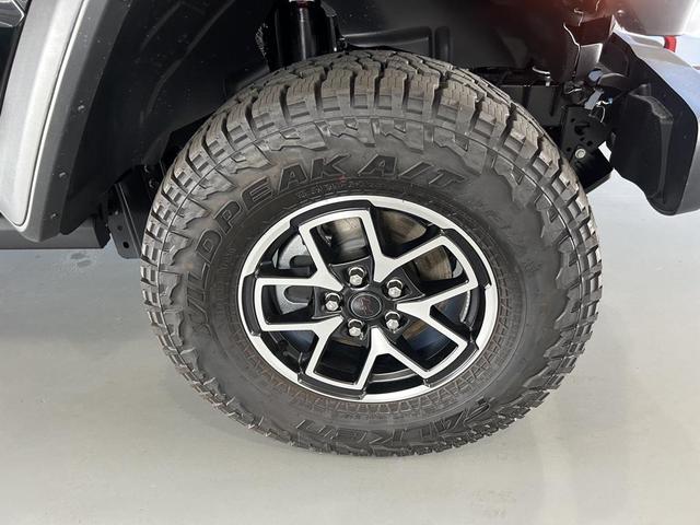 Photo of 2025 Black Clearcoat Jeep Gladiator