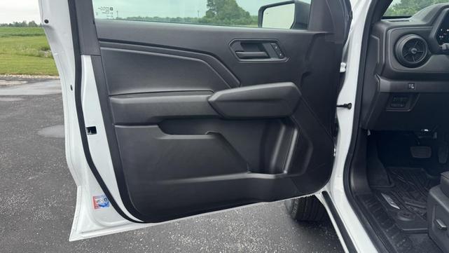 Photo of 2025 Summit White Chevrolet Colorado