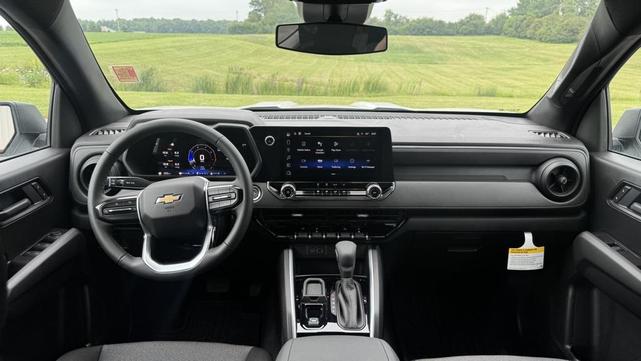 Photo of 2025 Summit White Chevrolet Colorado