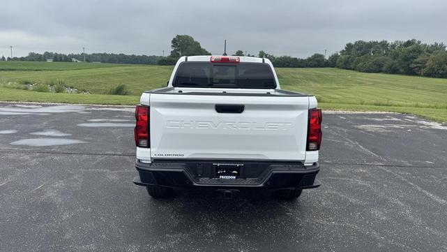 Photo of 2025 Summit White Chevrolet Colorado