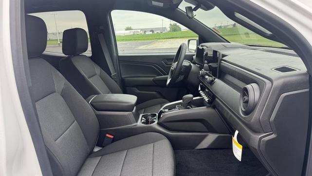 Photo of 2025 Summit White Chevrolet Colorado