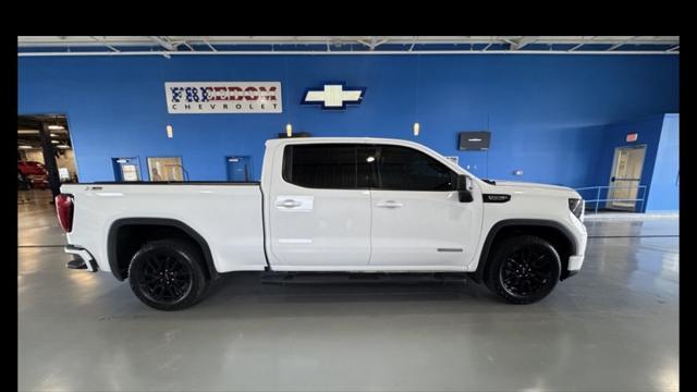 Photo of 2022 Summit White GMC Sierra 1500