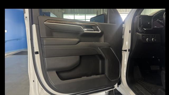 Photo of 2022 Summit White GMC Sierra 1500