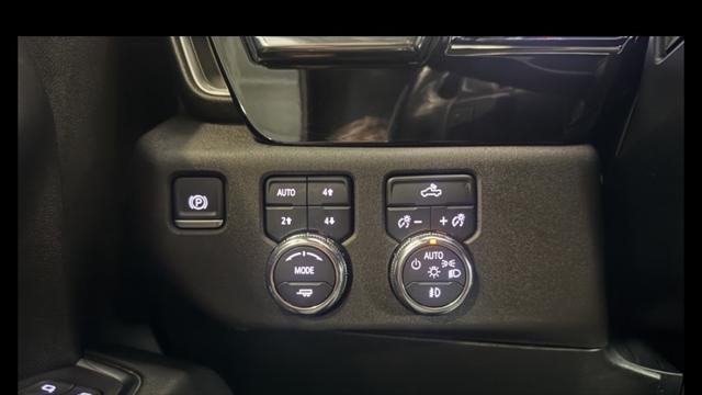 Photo of 2022 Summit White GMC Sierra 1500