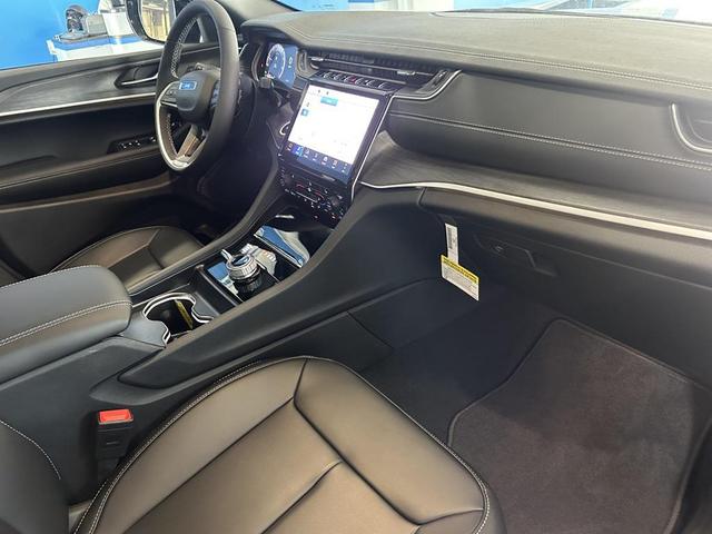 Photo of 2025 Baltic Gray Metallic Clearcoat Jeep Grand Cherokee
