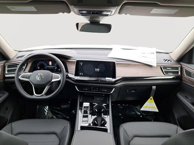 Photo of 2025 Opal White Pearl Effect Volkswagen Atlas