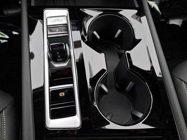 Photo of 2025 Opal White Pearl Effect Volkswagen Atlas