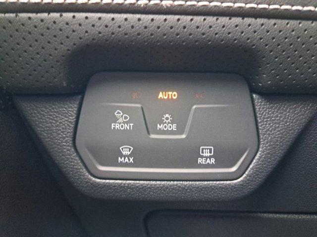 Photo of 2025 Opal White Pearl Effect Volkswagen Atlas