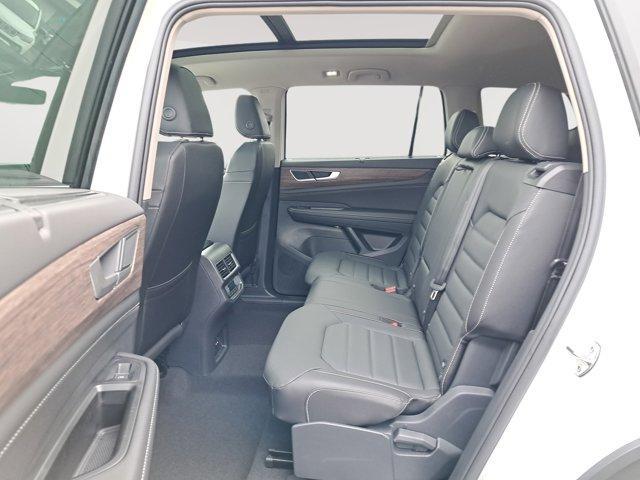 Photo of 2025 Opal White Pearl Effect Volkswagen Atlas