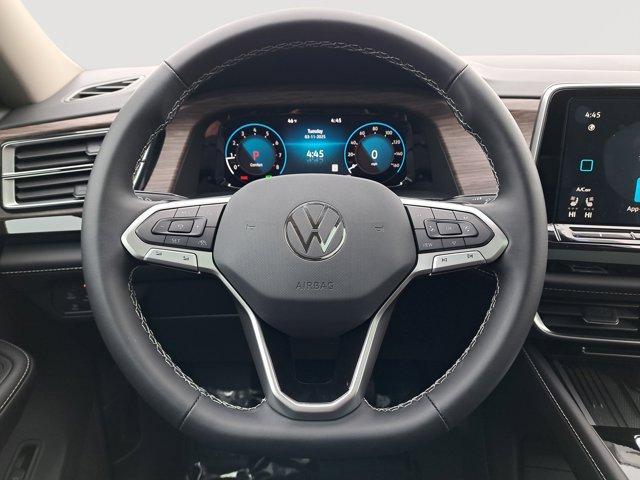 Photo of 2025 Opal White Pearl Effect Volkswagen Atlas