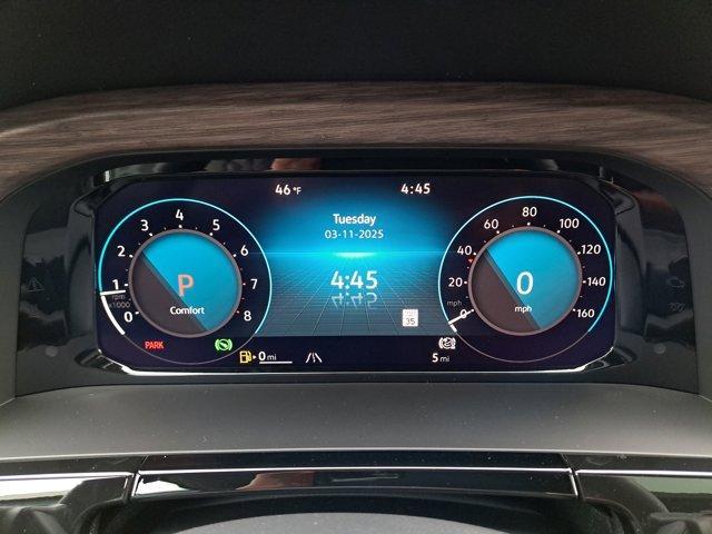 Photo of 2025 Opal White Pearl Effect Volkswagen Atlas