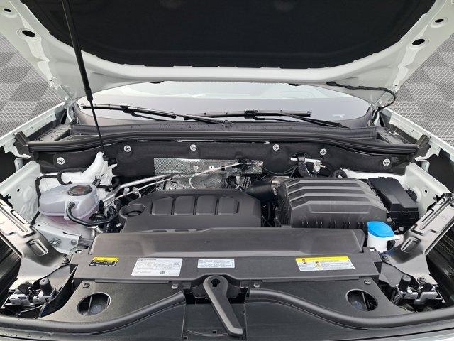 Photo of 2025 Opal White Pearl Effect Volkswagen Atlas