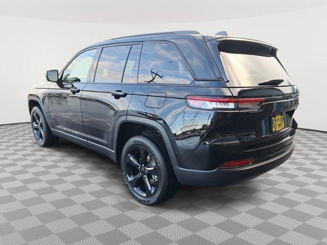 Photo of 2025 Diamond Black Jeep Grand Cherokee