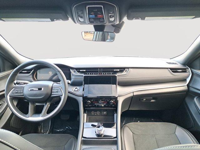 Photo of 2025 Diamond Black Jeep Grand Cherokee