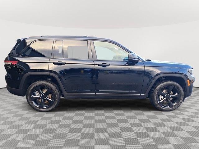 Photo of 2025 Diamond Black Jeep Grand Cherokee