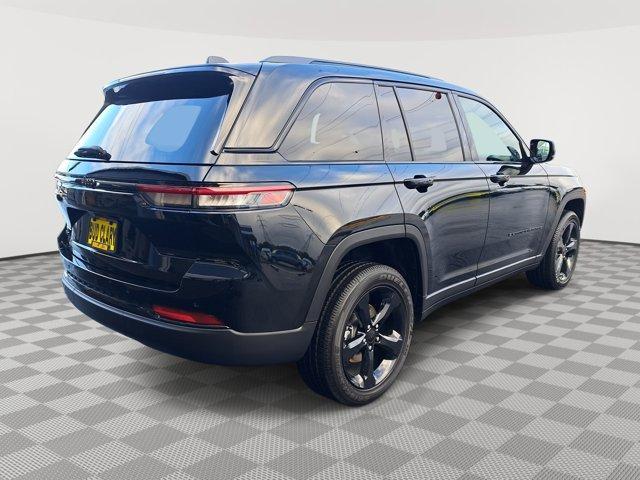 Photo of 2025 Diamond Black Jeep Grand Cherokee
