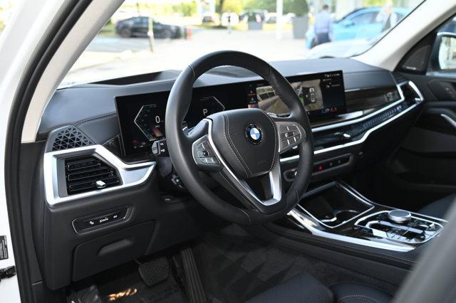 Photo of 2025 Mineral White Metallic BMW X7