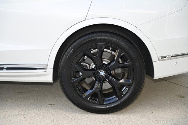 Photo of 2025 Mineral White Metallic BMW X7