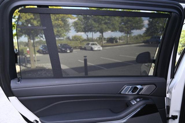 Photo of 2025 Mineral White Metallic BMW X7