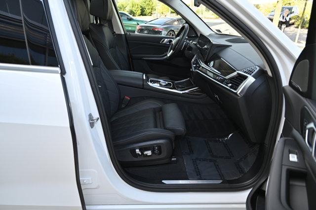 Photo of 2025 Mineral White Metallic BMW X7