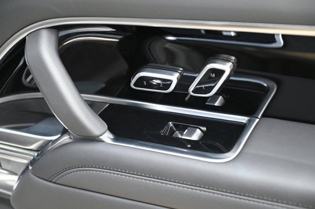 Photo of 2023 Santorini Black Land Rover Range Rover