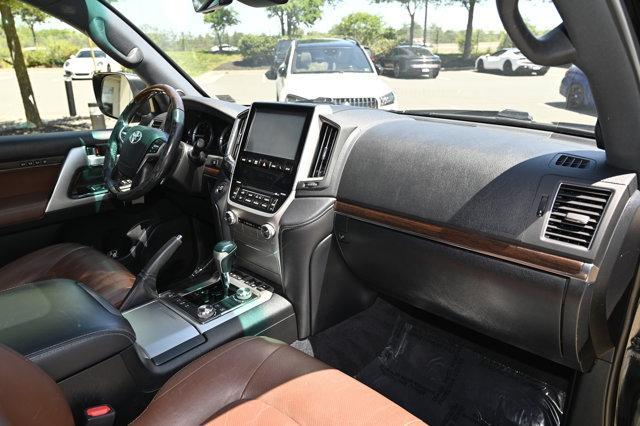 Photo of 2017 Midnight Black Metallic Toyota Land Cruiser