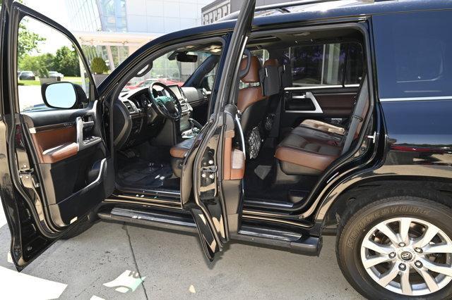 Photo of 2017 Midnight Black Metallic Toyota Land Cruiser
