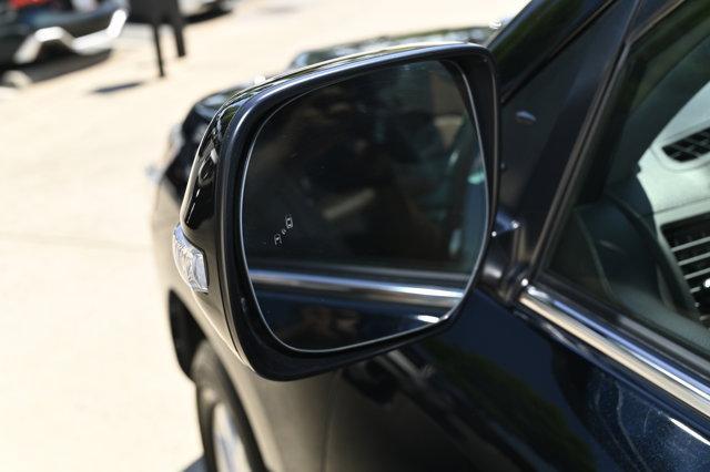 Photo of 2017 Midnight Black Metallic Toyota Land Cruiser