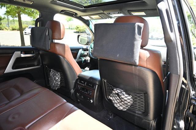 Photo of 2017 Midnight Black Metallic Toyota Land Cruiser