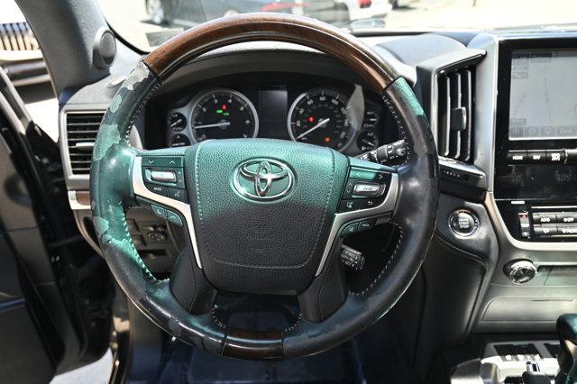Photo of 2017 Midnight Black Metallic Toyota Land Cruiser