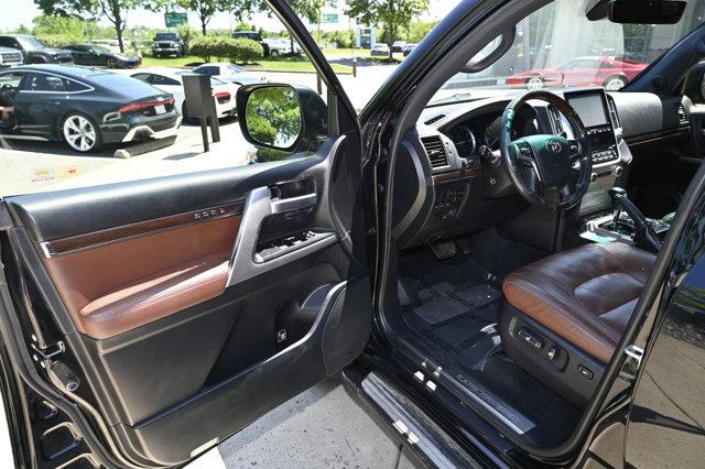 Photo of 2017 Midnight Black Metallic Toyota Land Cruiser
