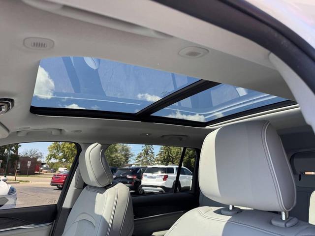 Photo of 2023 Bright White Clearcoat Jeep Grand Cherokee L