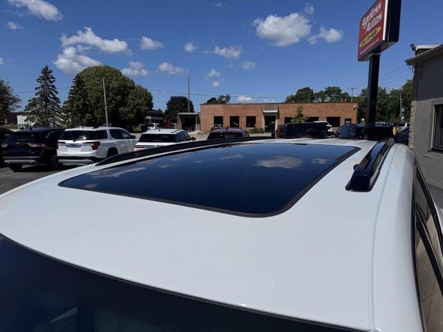 Photo of 2023 Bright White Clearcoat Jeep Grand Cherokee L
