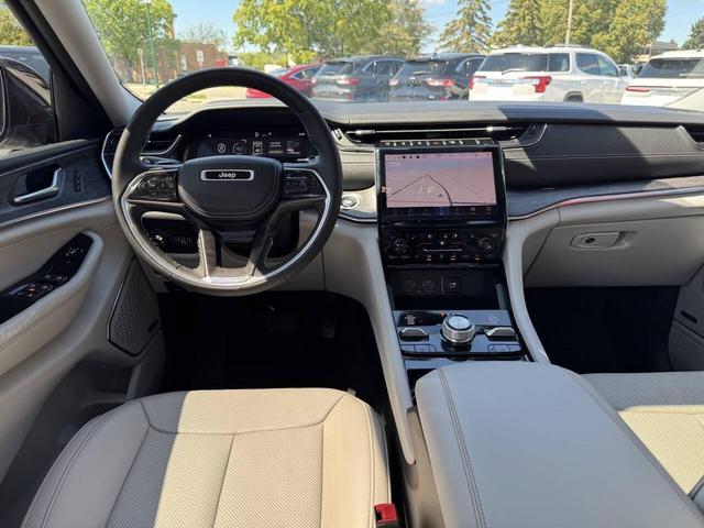 Photo of 2023 Bright White Clearcoat Jeep Grand Cherokee L