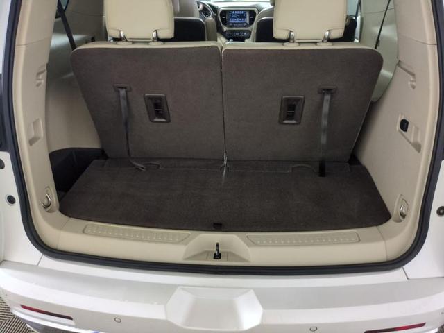 Photo of 2017 White Frost Tri-Coat GMC Acadia