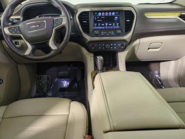 Photo of 2017 White Frost Tri-Coat GMC Acadia