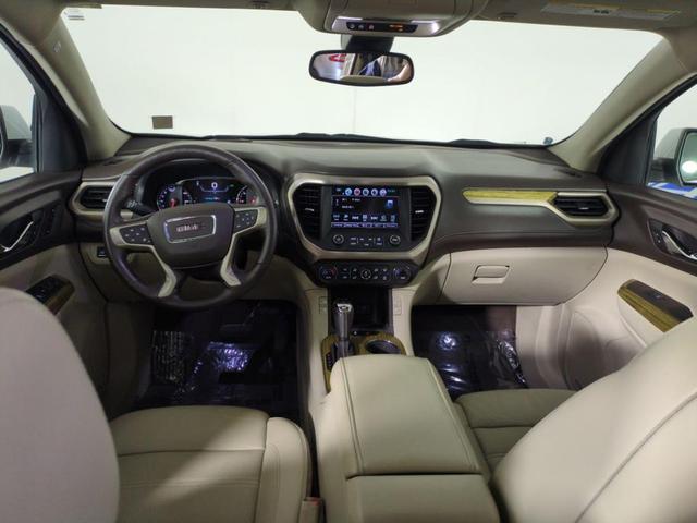 Photo of 2017 White Frost Tri-Coat GMC Acadia
