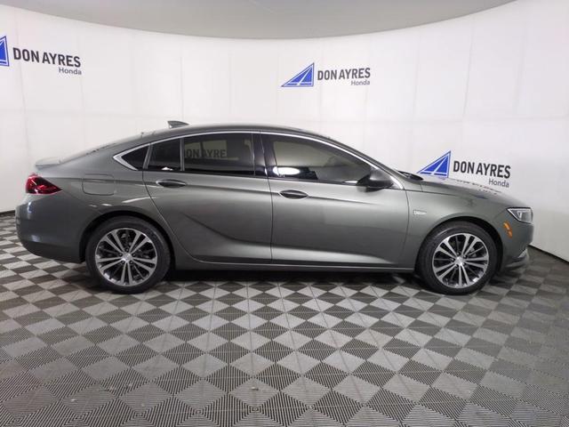 Photo of 2018 Smoked Pearl Metallic Buick Regal Sportback