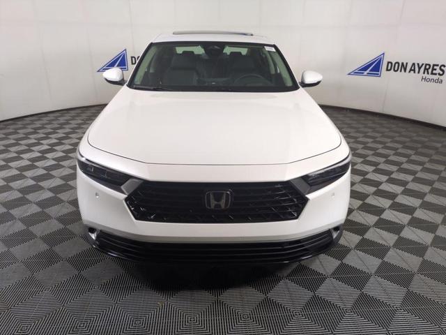 Photo of 2025 Platinum White Honda Accord Hybrid