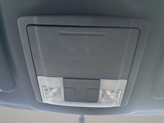 Photo of 2017 White Platinum Metallic Tri-Coat Ford Explorer