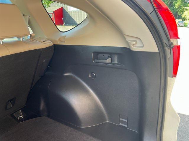 Photo of 2016 White Diamond Pearl Honda CR-V